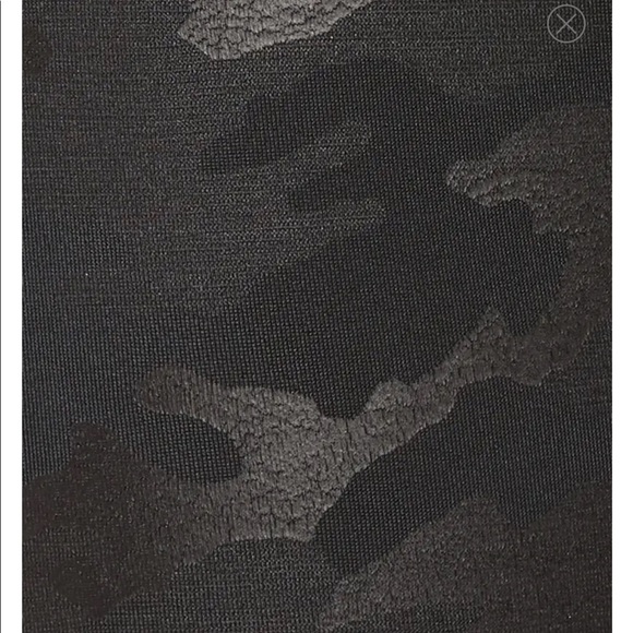 Faux Leather Camo Leggings
SPANX® Size M - Picture 6 of 13